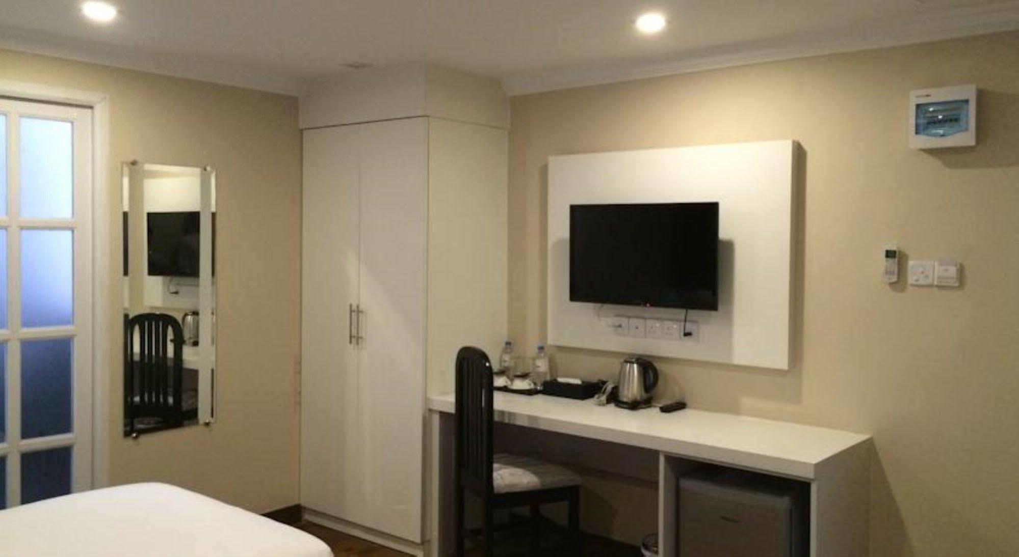 Hotel Esta Yangon Dış mekan fotoğraf