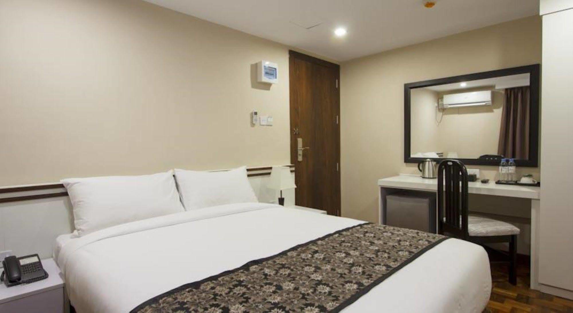 Hotel Esta Yangon Dış mekan fotoğraf